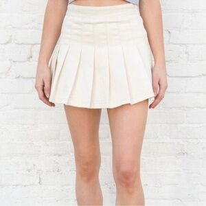 Brandy Melville  dana skirt 🥰